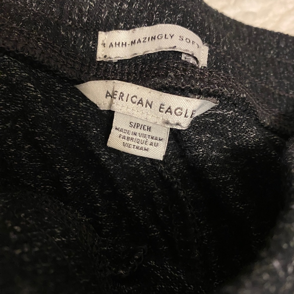 american eagle joggers